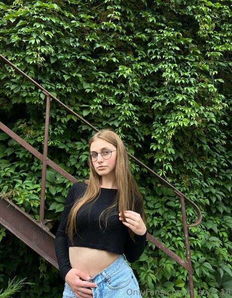 Alice in wonderland18 pornstar hd img