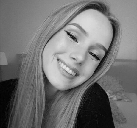 Nadine von relaxASMR star hot photo