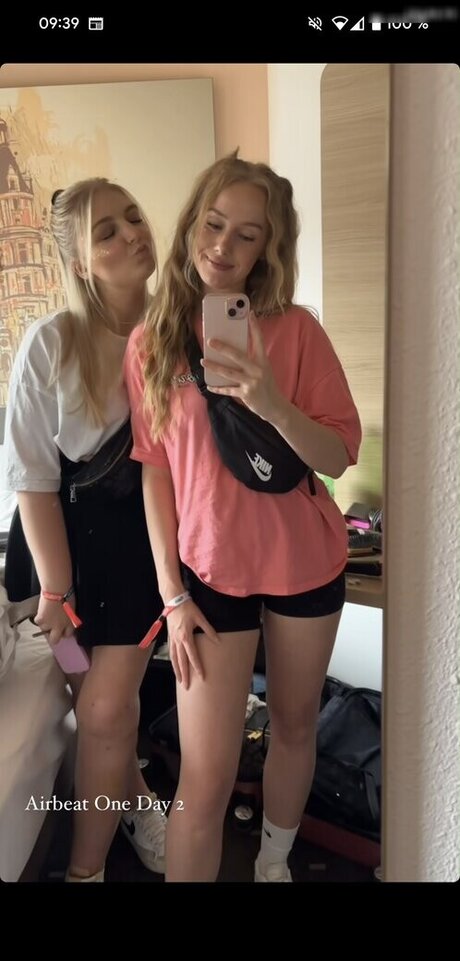 Nadine von relaxASMR model hot photos