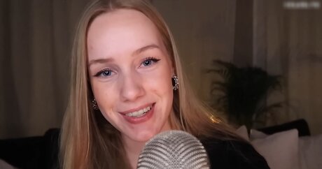 Nadine von relaxASMR model porn pic