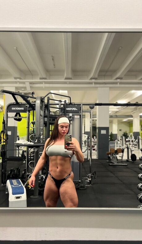 Sarah Slavotinek hd star picture