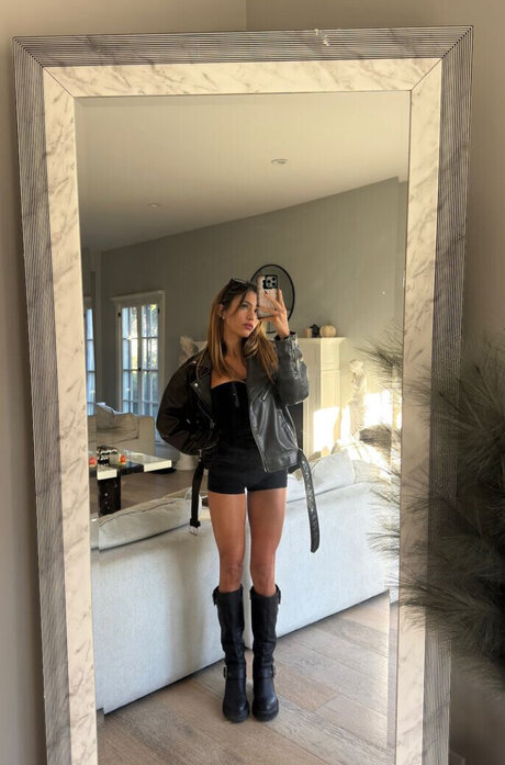 Miami Mandy model beautiful galleries