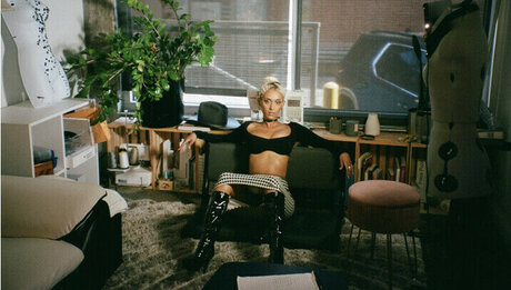 Honnete Bas pornstar picture