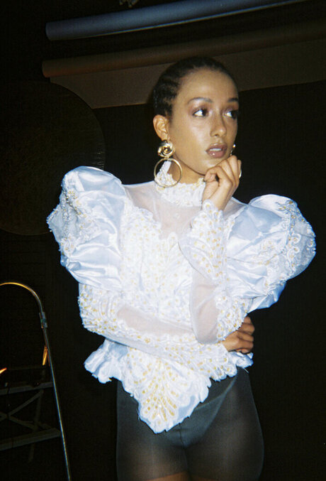 Honnete Bas star naked archive