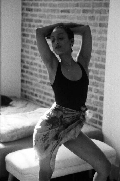 Honnete Bas beautiful actress pictures