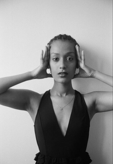 Honnete Bas model pornographic image