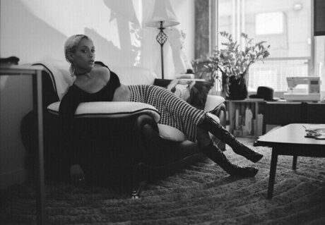 Honnete Bas sex model pics