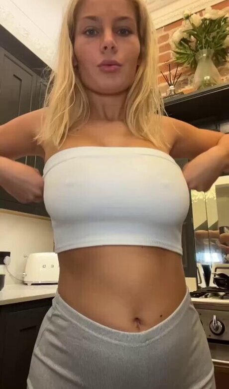 ThatYoungBlonde star sex gallery