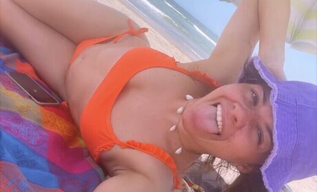 close up onlyfans top photo