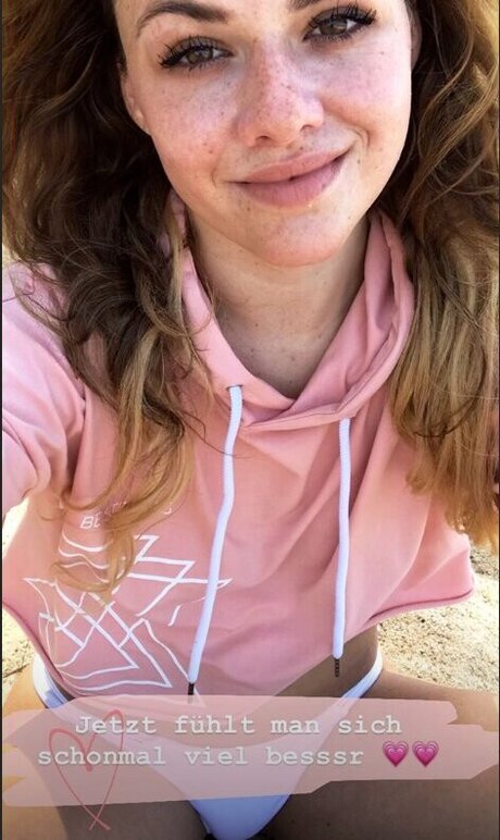 Yvonne Pferrer beautiful star pic