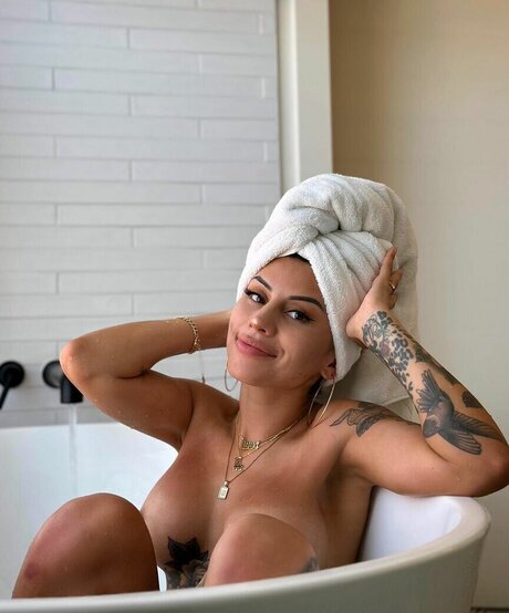 Breezy Foxx model xxx image