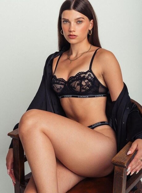 Chanel Silberberg model top photos