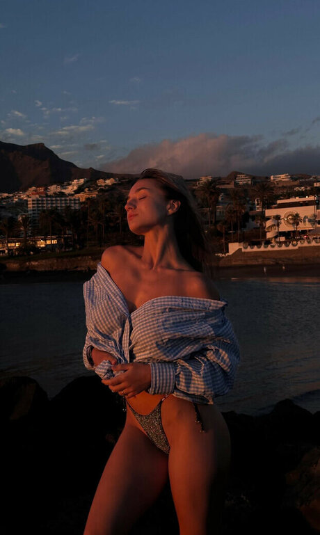 al9300 erotic actress pics