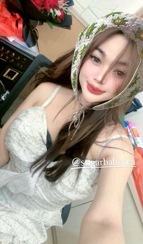 Olivea Hadid hot star picture