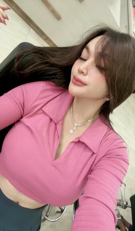 Olivea Hadid star naked images