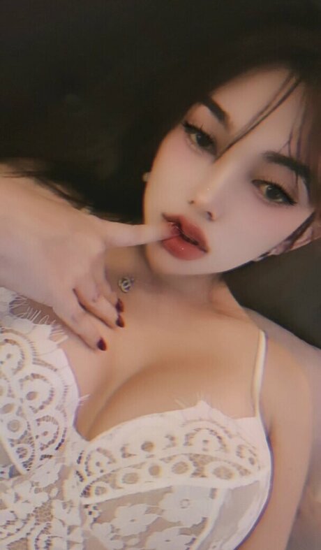 Olivea Hadid star art image