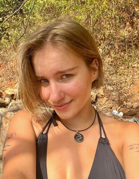 itslunavega pornographic model picture