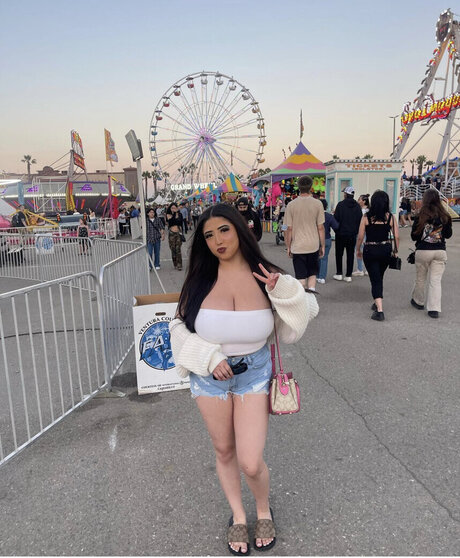 ashleyarambulaa nude pornstar image