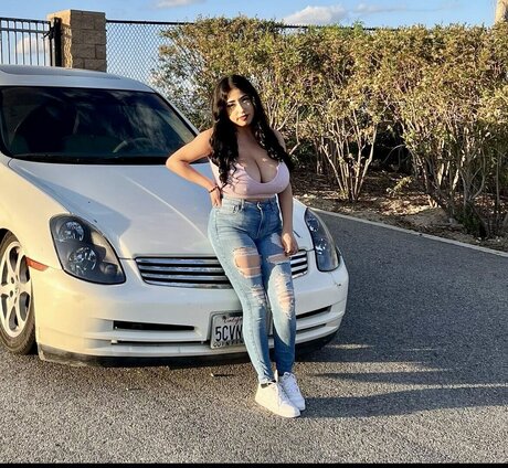 ashleyarambulaa hot model gallery