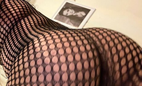 Gigi Yummi sexy model pics