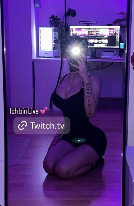 emilyvanxssa sex star pictures