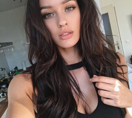 J li Mery sexy pornstar gallery