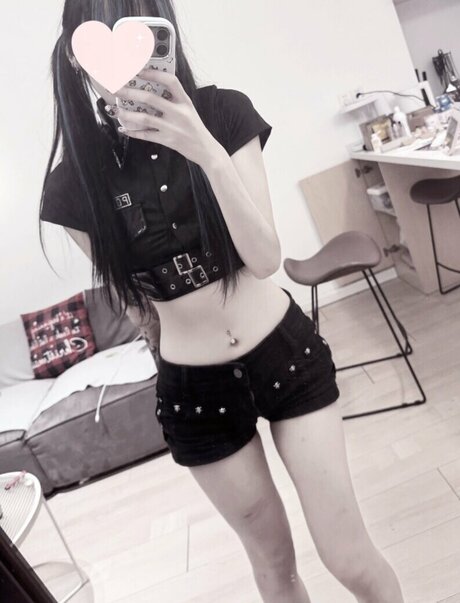 M 5g778182 pretty model image