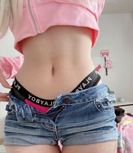 Moeponz model exclusive img