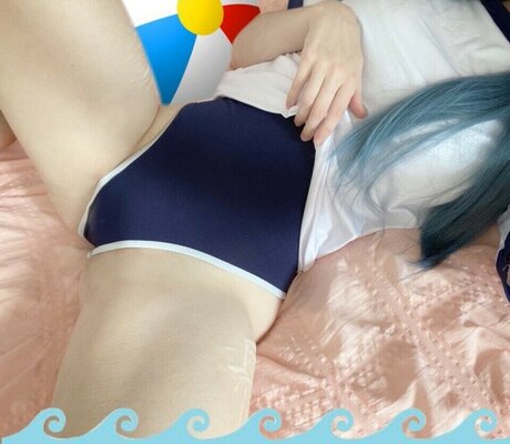 Moeponz model sexy photo