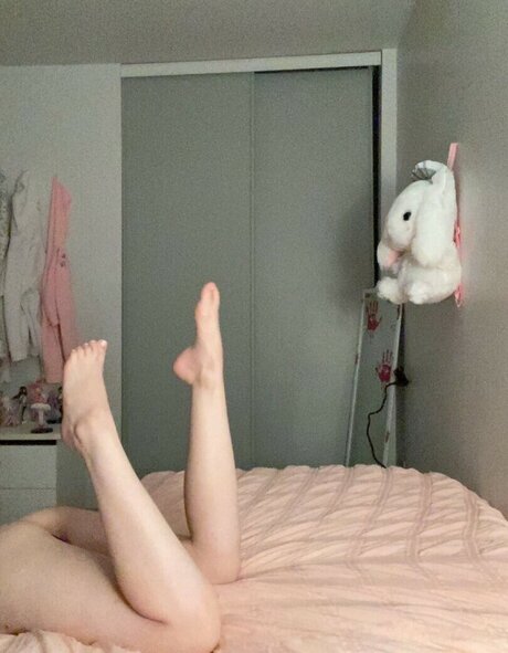 Moeponz model porn picture