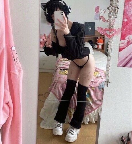 Moeponz exclusive model archive