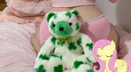 Moeponz naked pornstar pictures