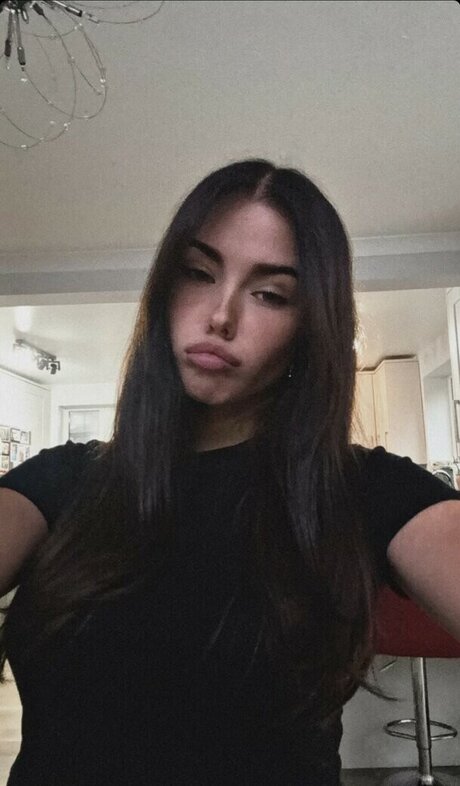 Clarissa Bea star sexy pic