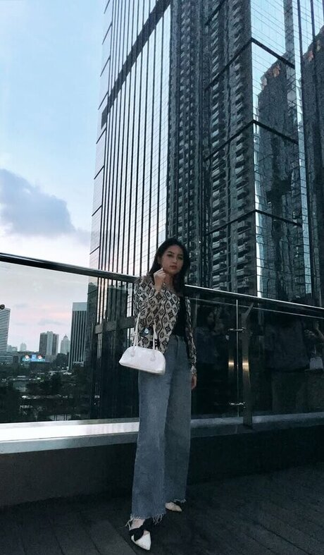 Swansage pornstar hot img