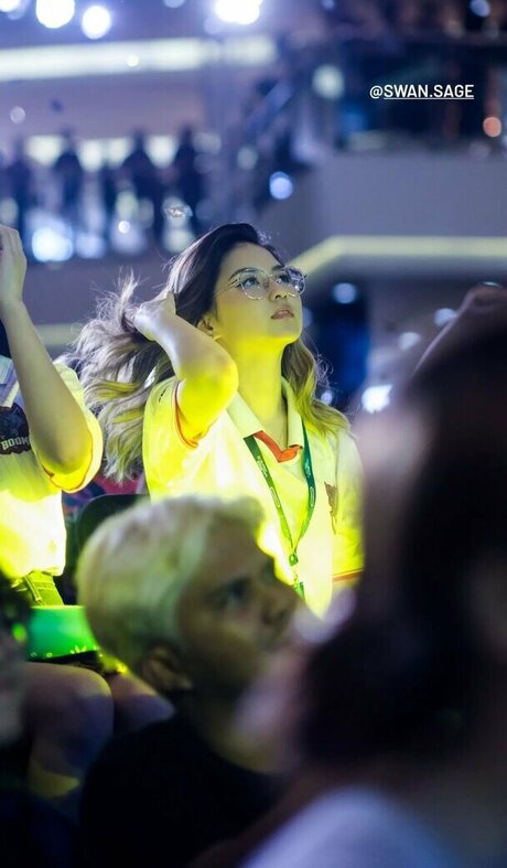 Swansage top actress photos