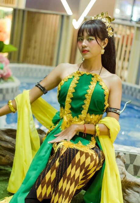 Vxilzie model adult pic