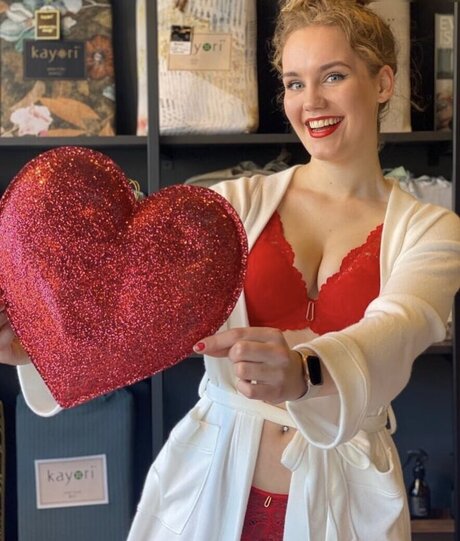 Roosjexb pretty actress galleries