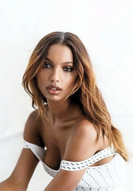 Jasmine Tookes star nude pics