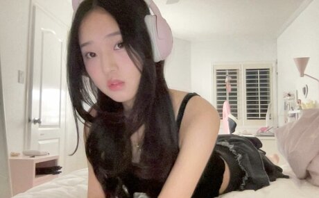 Saranghoe nudes model photo