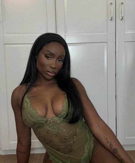 Sandra Lambeck pretty actress photos