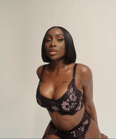 Sandra Lambeck model high quality pic