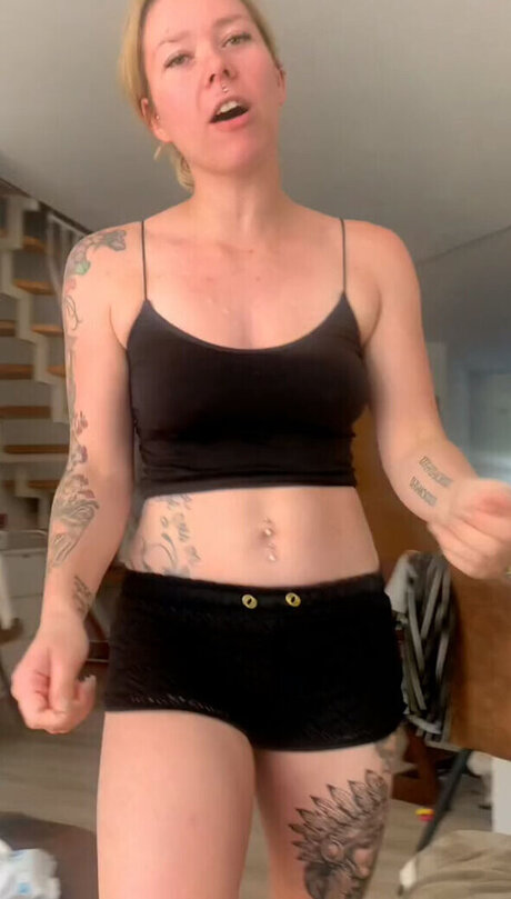 Die Meedtis model hd image