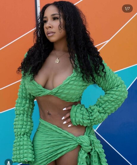 Famous Kiki 1 pornstar xxx img