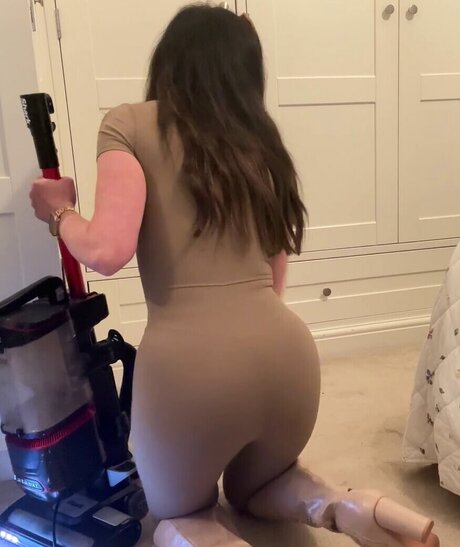 Homemaking model porn picture