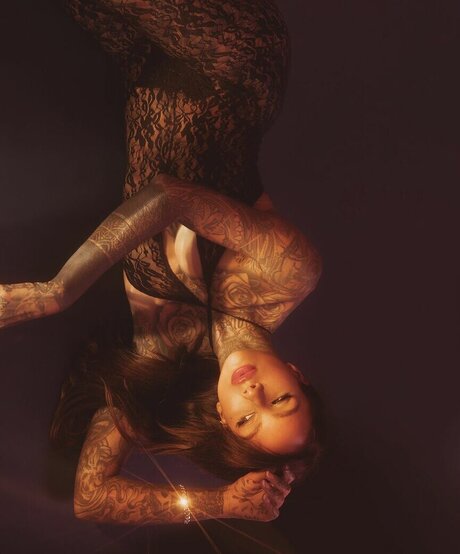 Cleo Petra sexy model pic