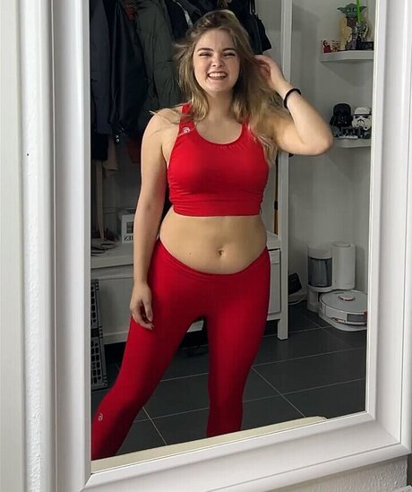 Mondwika nice pornstar image