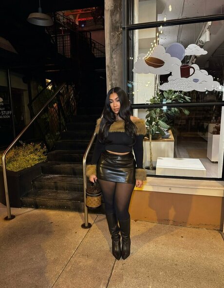 Queen Najia sexy actress photos