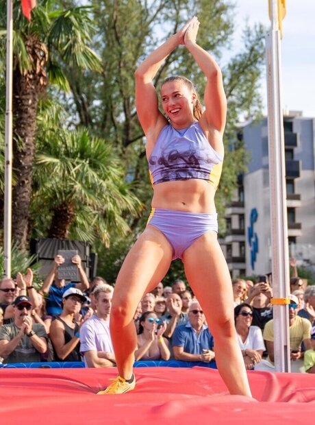 Angelica Moser star art pic