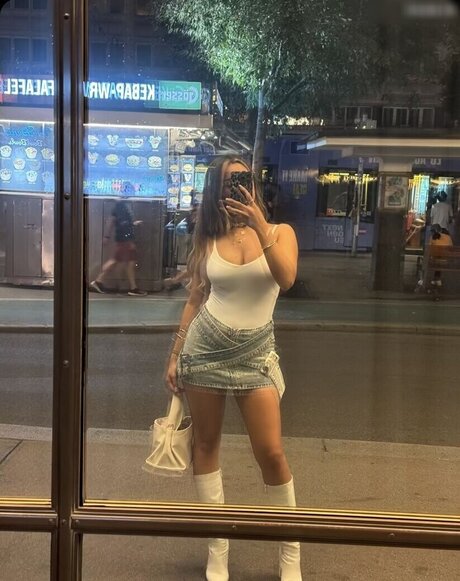 Almira Azemi model nude pic