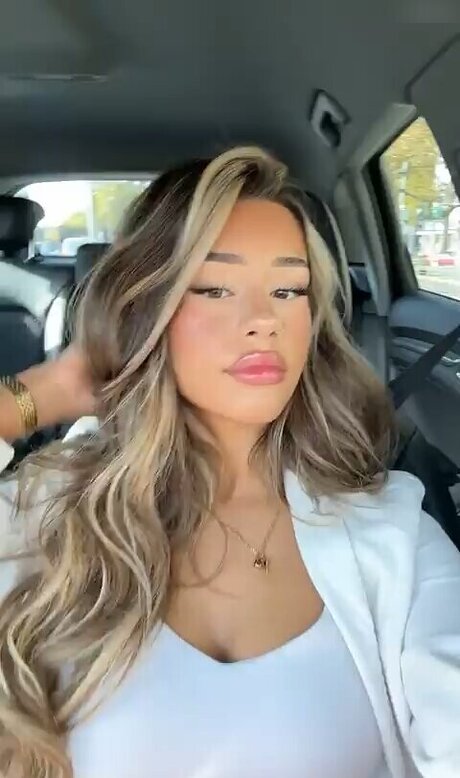 Almira Azemi actress image